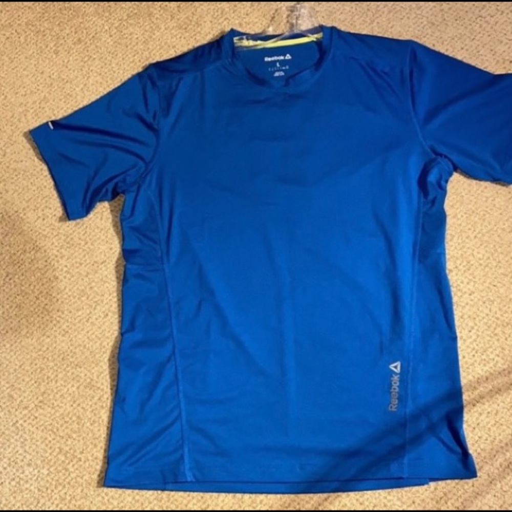 Men’s T-shirt Reebok size Large, NWOT